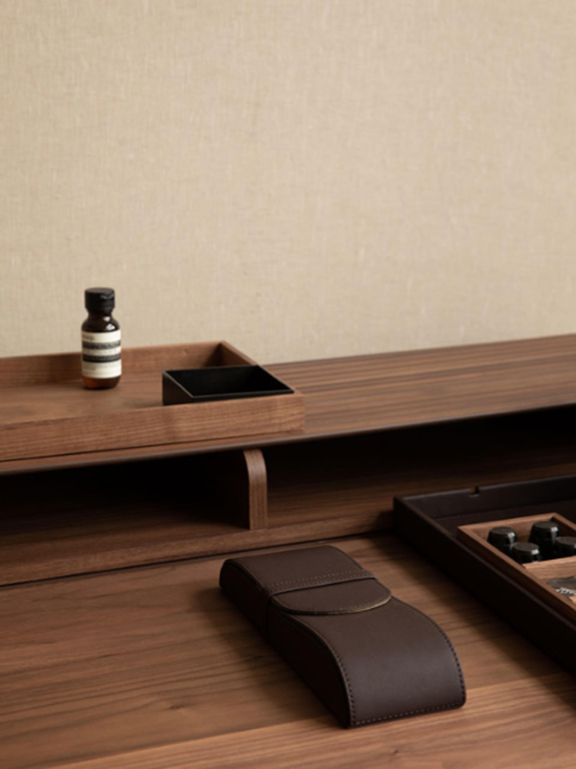 Desk accessories