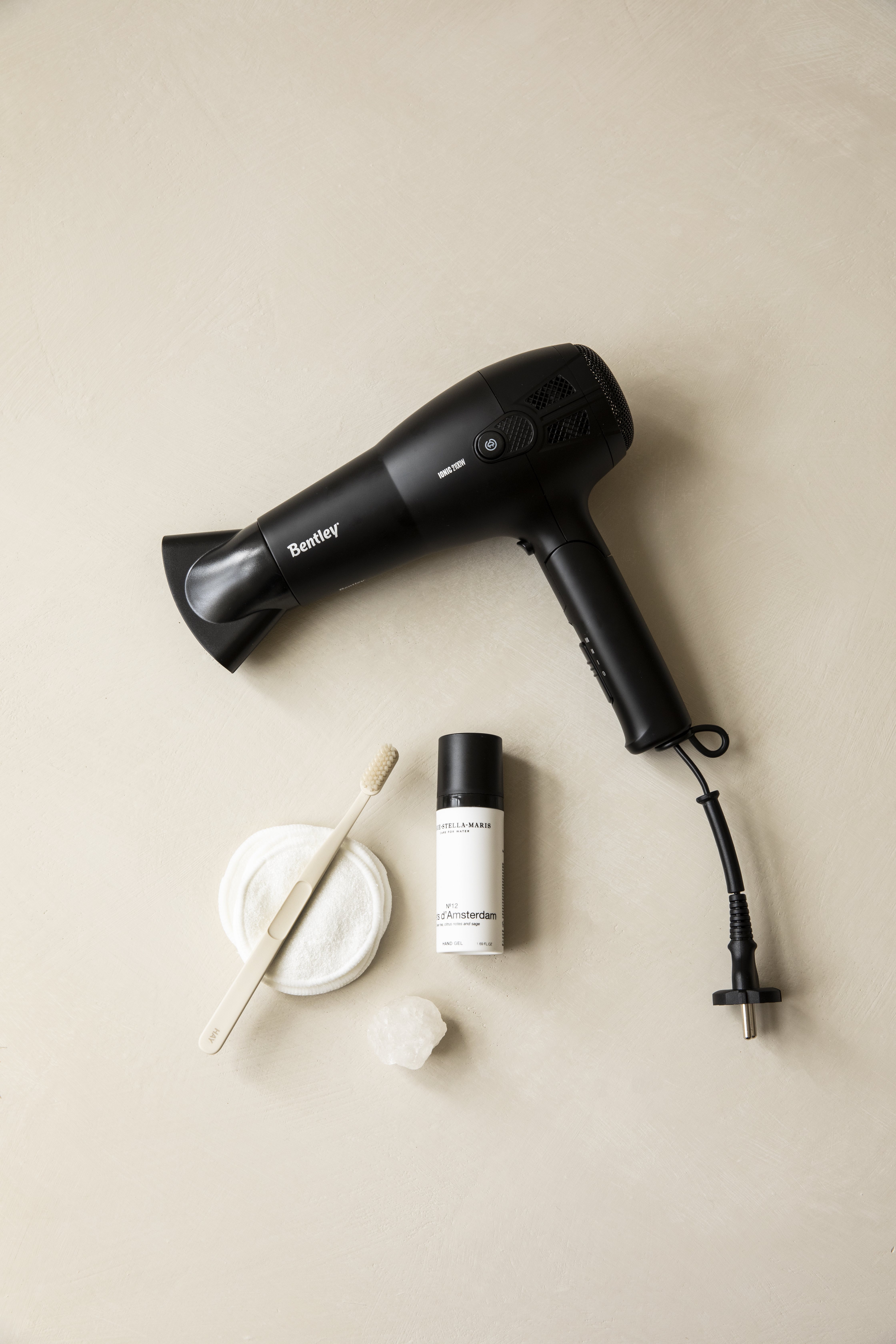       LEVANTE HAIR DRYER