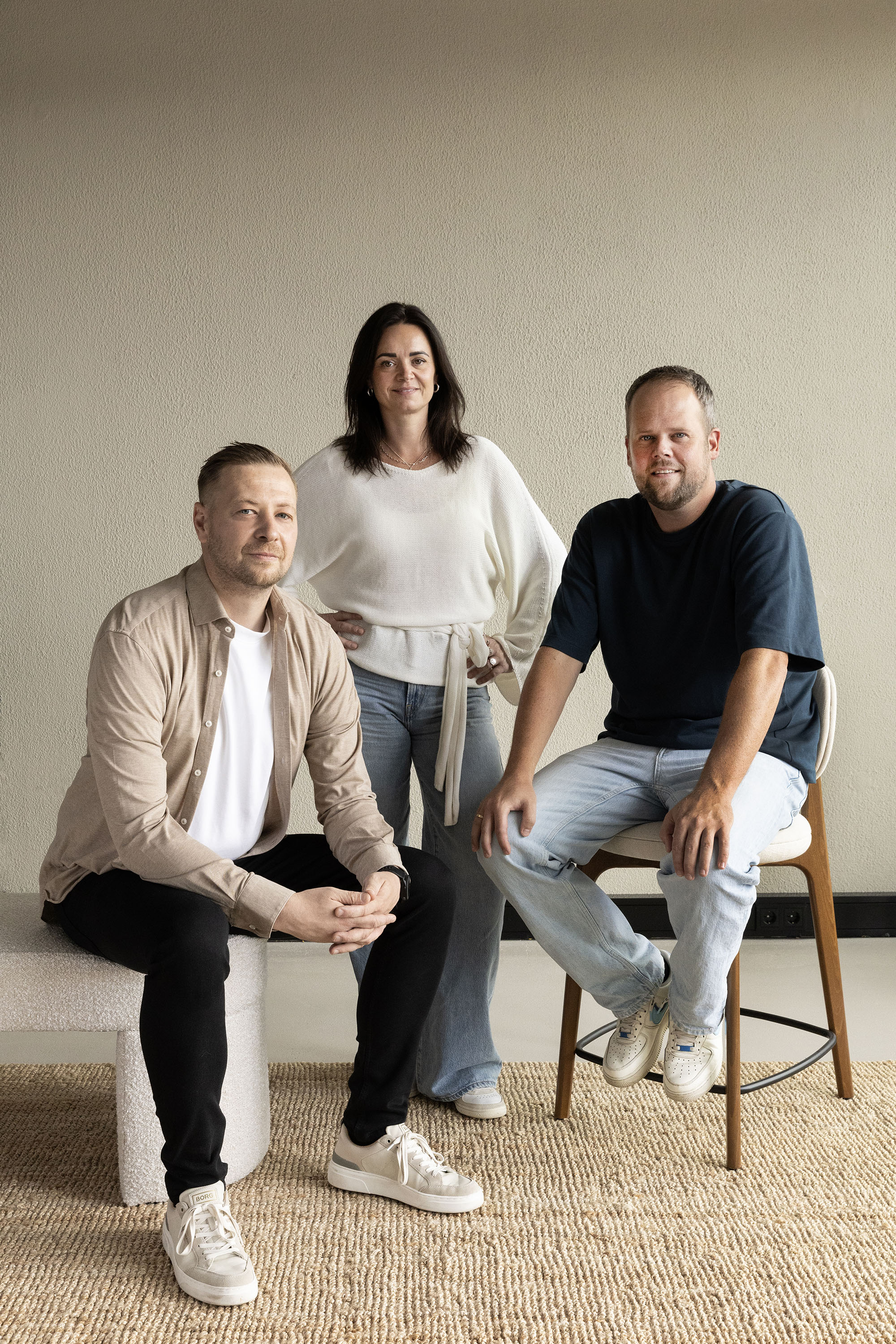 SERVICE CLIENT

Avec une approche personnelle et attentive, notre équipe Service Client veille à ce que chaque demande soit traitée avec fluidité.
Elle constitue le premier point de contact pour l’assistance quotidienne et offre clarté, fiabilité et une véritable attention aux besoins de chacun.