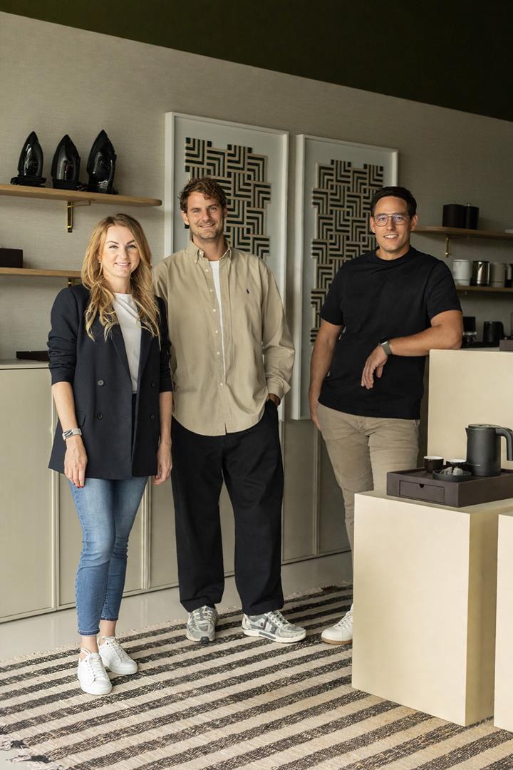 VERTRIEB
Unser Sales-Team entwickelt internationale Partnerschaften mit Weitblick. Durch ein tiefes Verständnis für die Bedürfnisse von Hotels, Distributoren und Einkaufsorganisationen entwickelt es passgenaue Hospitality-Lösungen mit echtem Mehrwert.